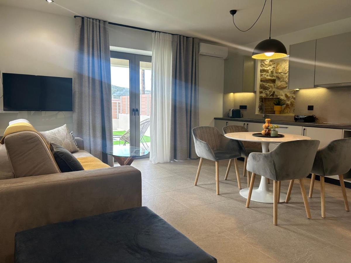 Piedra Luxury Apartments Nafplio Bagian luar foto